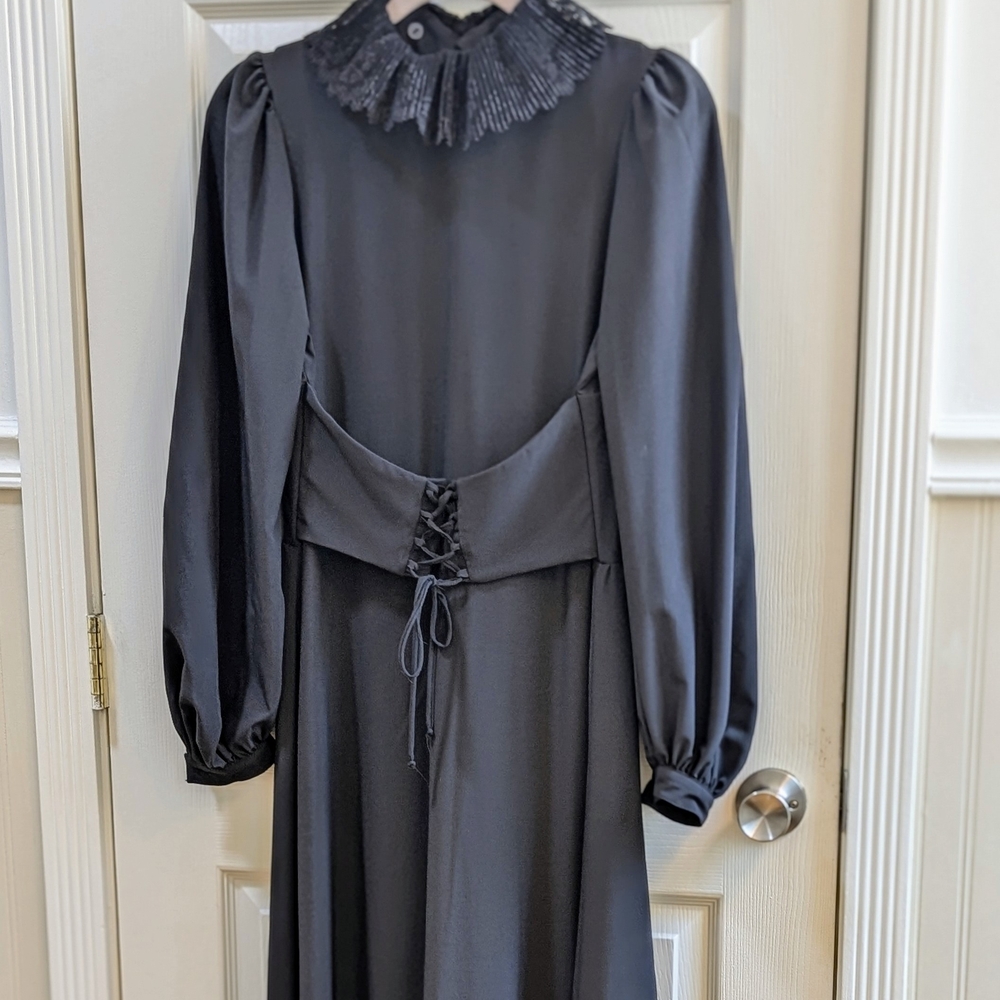 Deandri Goth Maxi Dress